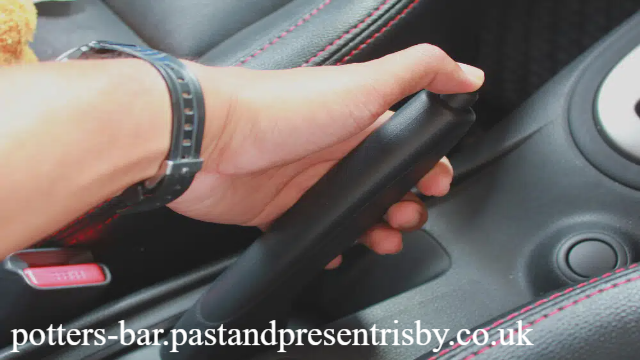 Cara Menggunakan Rem Tangan Mobil Dengan Benar